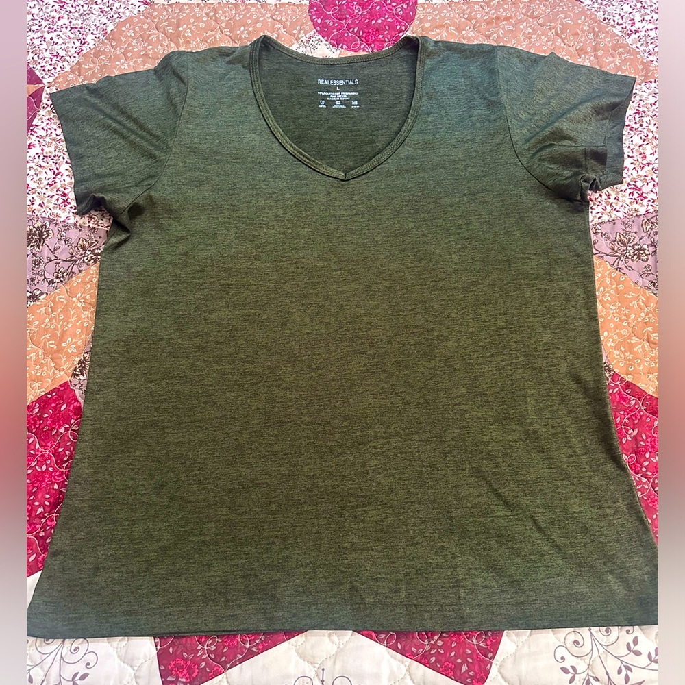 Real Essentials Women's Short Sleeve V-Neck Activewear T-Shirt Dry-Fit